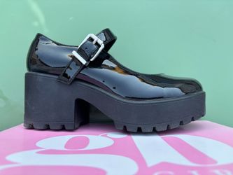 15$ MARYJANE SIZE 2 GIRLS SHOES DRESSY