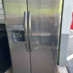 Refrigerator 