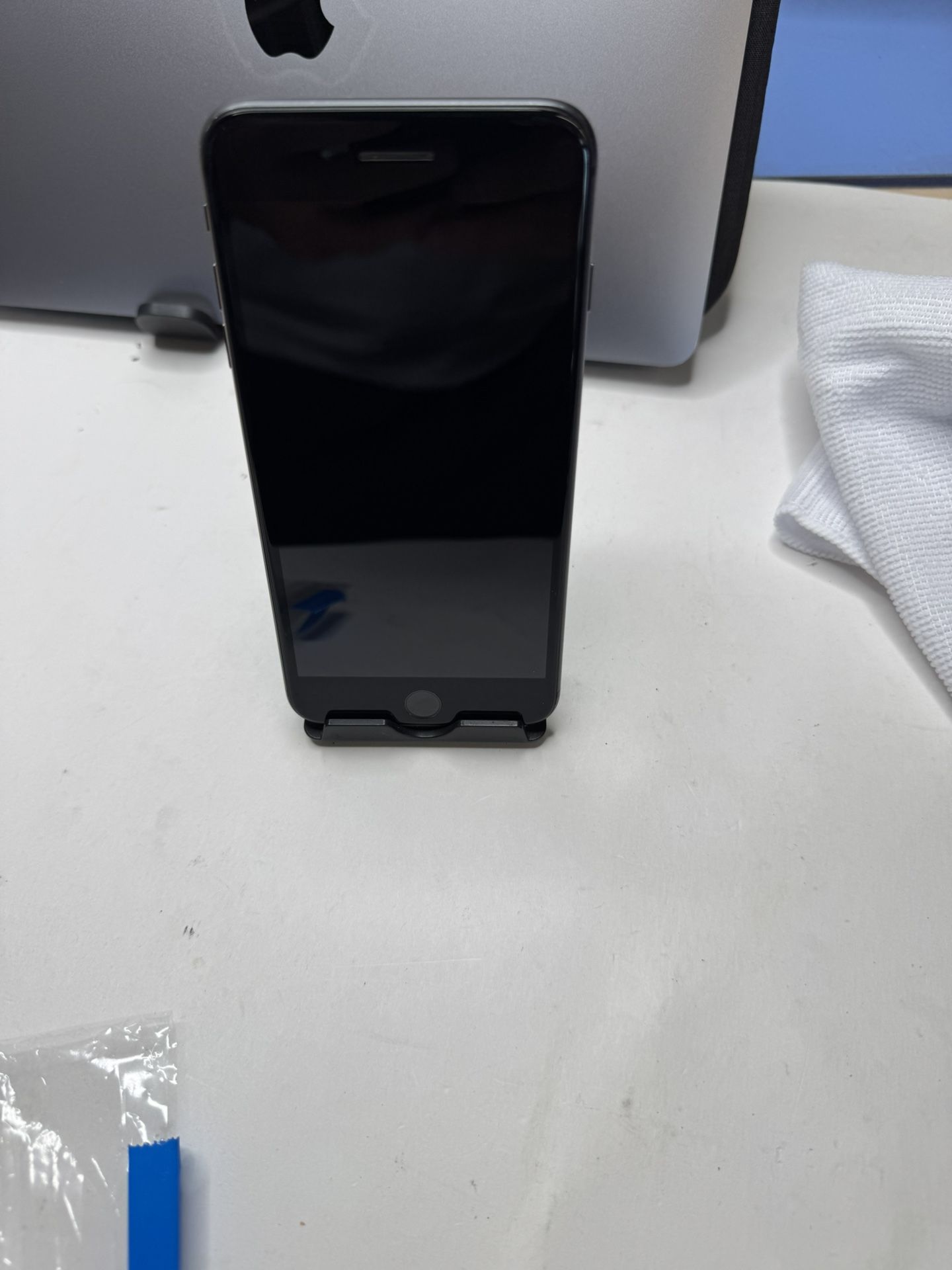Unlocked Apple iPhone 8 Plus 64GB Black A1864 – w/ Charger – Battery 70–90%
