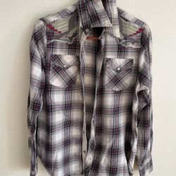 This is a checked shirt with a Western Style design. • Marked as M size (170/94A), this is typically the standard medium size designed for Asian body 