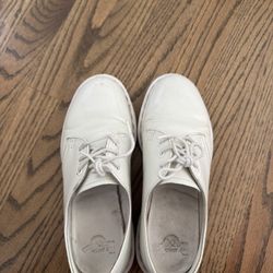 Dr Martins Leather shoes (women 6.5)