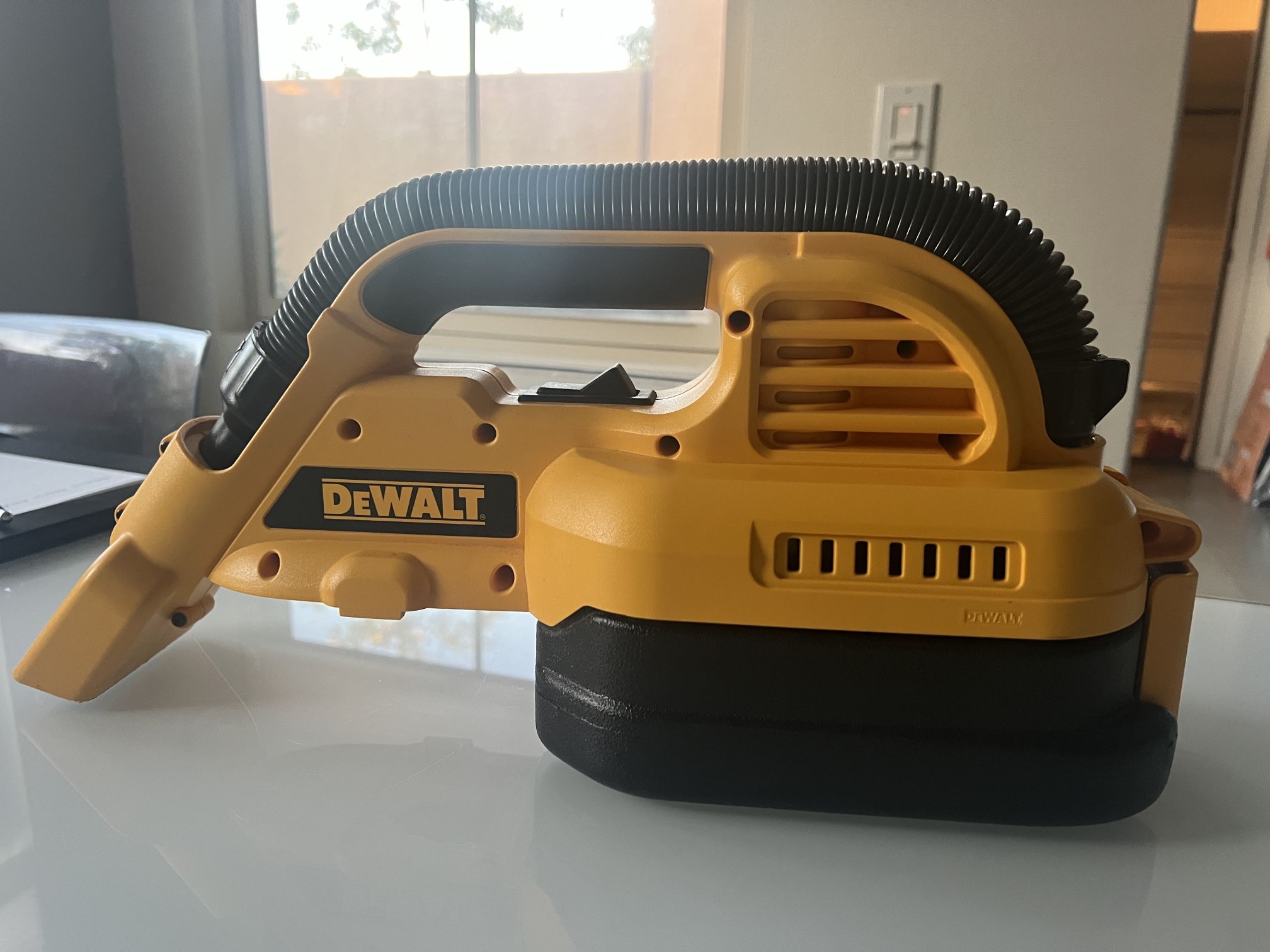 DEWALT Model DC515 1/2 Gallon 18V Cordless Wet/Dry Vacuum