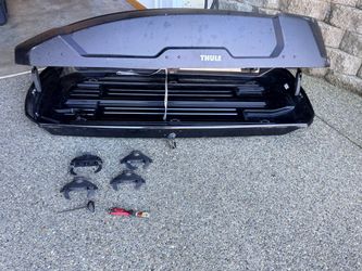 Slightly used Thule roof cargo box
