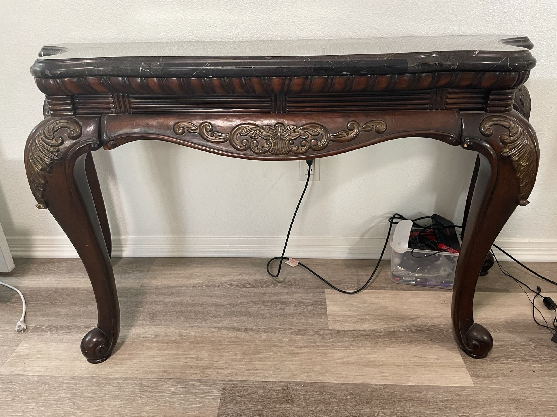 BEAUTIFUL MARBLE CONSOLE TABLE GOOD CONDITIONS