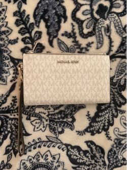 Michael Kors wristlet