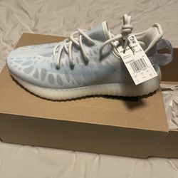 Yeezy 350 Monoice V2- size 11