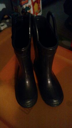 Toddler size 9 rain boots