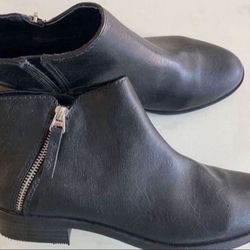 New Women’s Shoes, Size 9.5