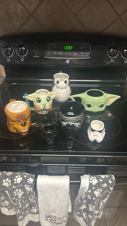 Star Wars coffee mug set of 5 and two shot glasses