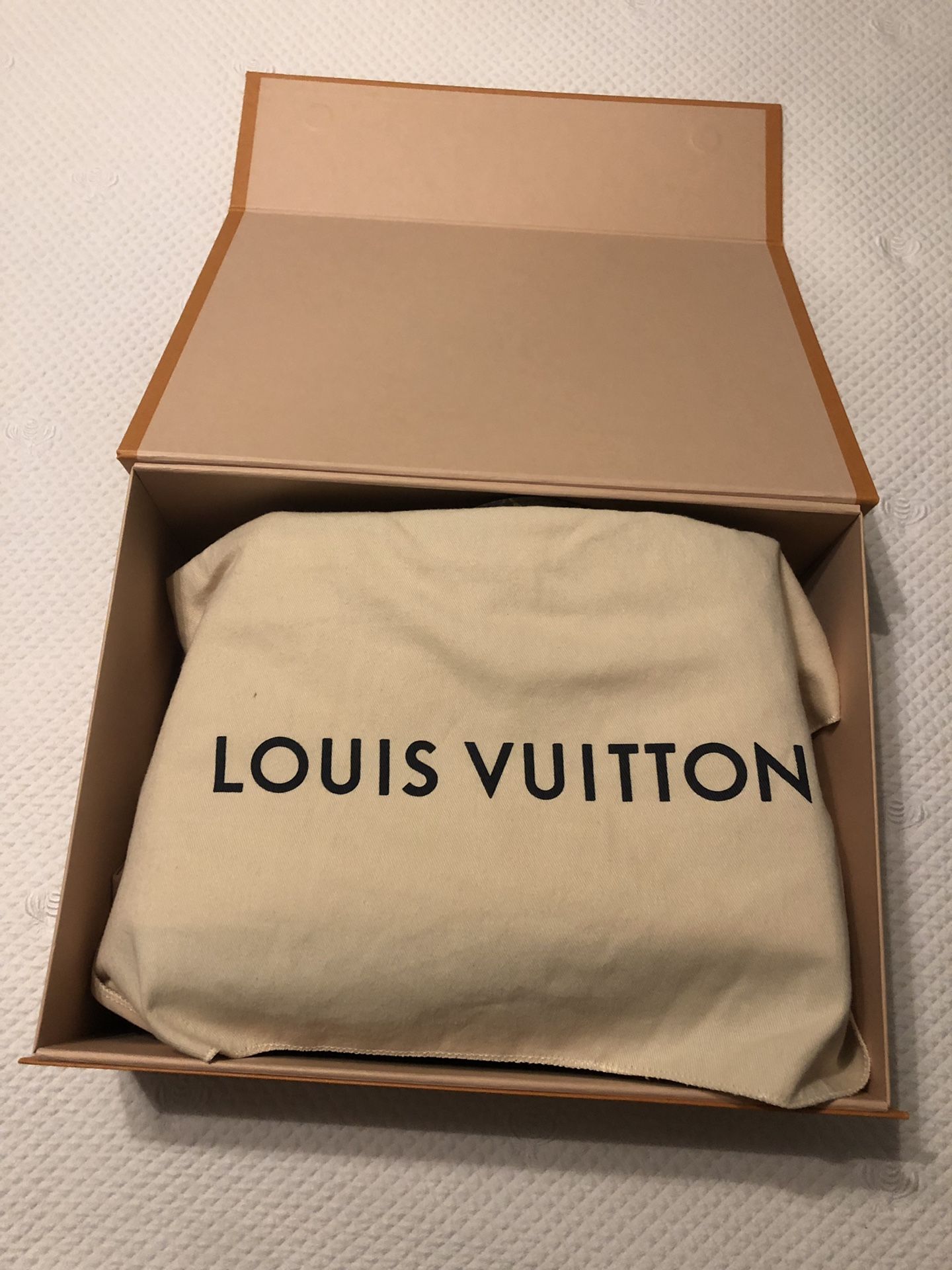 Louis Vuitton bag brand new!!!