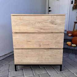 Dresser With 3 Drawers 