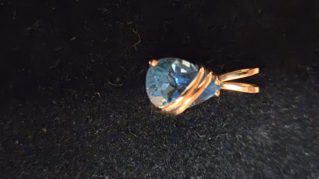 Ocean Glow: 14kt Gold & Natural Blue Topaz Pendant 2.39G