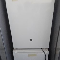 GE mini fridge