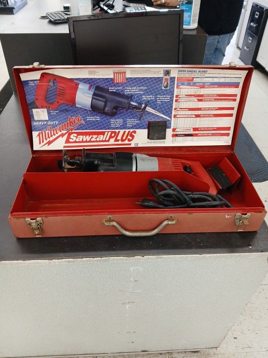 Milwaukee awzall Plus W/case
