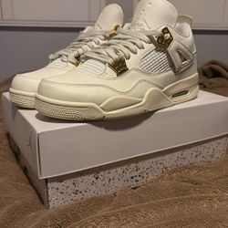 Air Jordan 4 Metallic Gold 