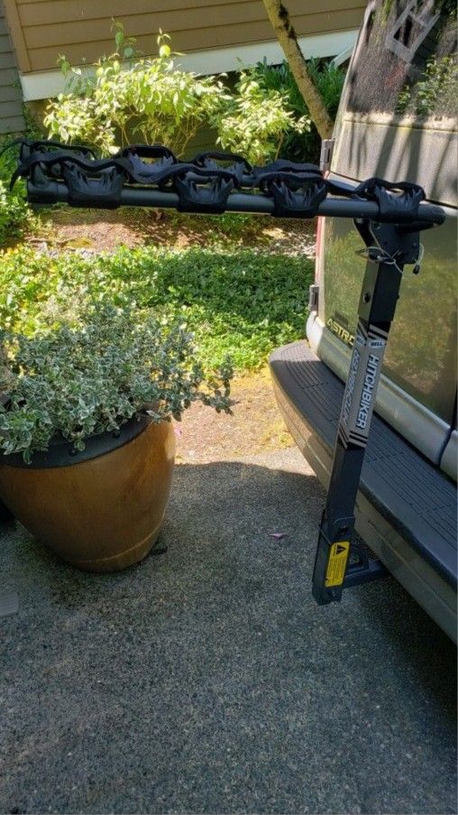Bell 4-bike Tow Hitch Bike Rack - 1 1/4" & 2"