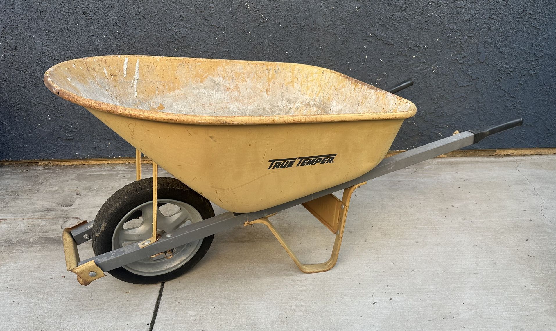 True Tempter Steel Wheelbarrow with Never Flat Tire