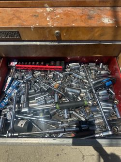 Tool Box / Full of Tools & Power Tools $200