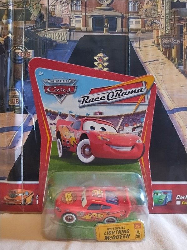 Disney Pixar Cars Whitewalls Lightning McQueen - Race O Rama Series Card 2009 Mattel
