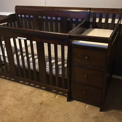 Delta Baby Crib With Changing Table