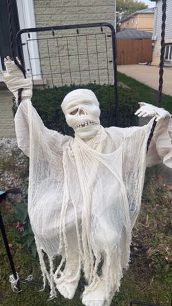 Halloween Hanging Mummy Skeleton Decoration