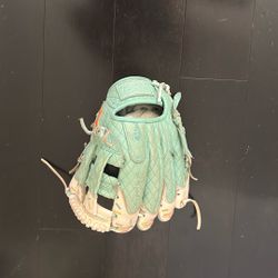 ARIA Ice Cream Glove (12 Inches, RHT)