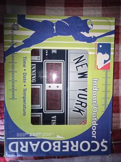 New York Yankees Wall Clock In Mint Condition 
