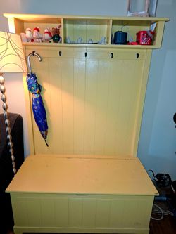 Entry tree bench
