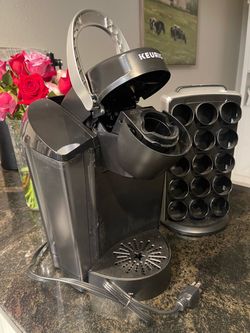 Like new Keirug coffee maker and pod carousel