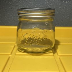 “Versatile Ball Mason Jar with Lid - Perfect for Storage and Crafts” 