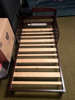 Toddler bed frame