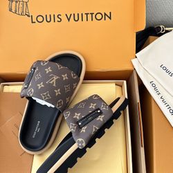 LV Louis Vuitton Women's Pool Pillow Old Flower Thick-soled Velcro Slippers (off27)