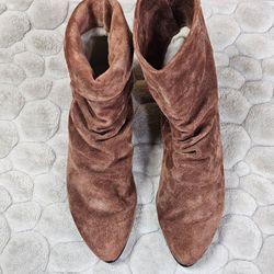 VTG MOOTSIES TOOTSIES SUEDE SLOUCHY ANKLE BOOTS - SIZE 9