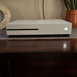 Xbox One S with Xbox Wireless Headset And Wireless Controller 