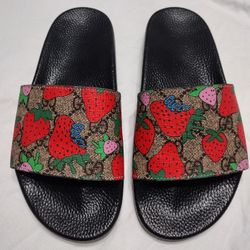 GUCCI Womens Strawberry GG Supreme Slides Size 7