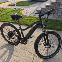 Aventon Level with Battery, key and charger