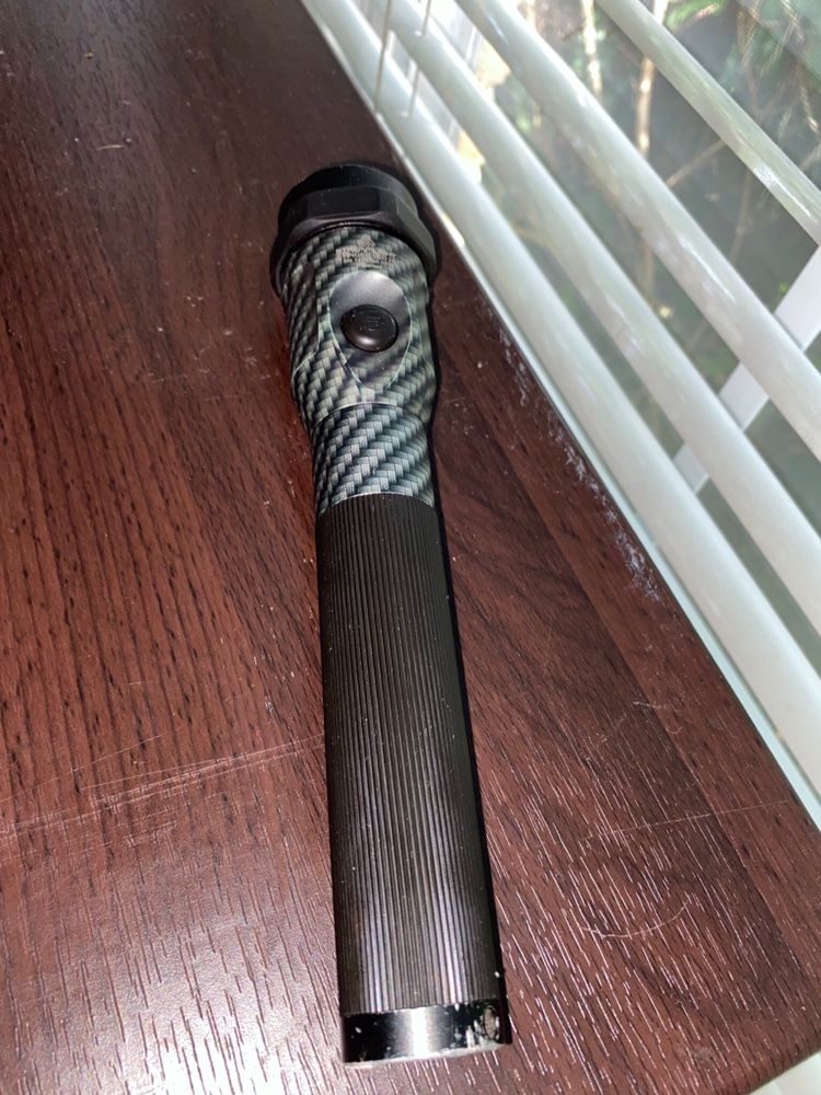 Carbon fiber streamlight stinger pro