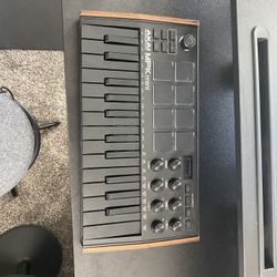  🎹 Akai MPK Mini MK3 (Custom Wood Sides) – MIDI Keyboard Controller