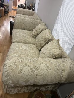 Sofa & Loveseat Set – Classic Rolled Arm Design