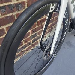 2025 FELT AR ADVANCED Size 56/L, shimano 105 di2, BLACK INC wheel set.