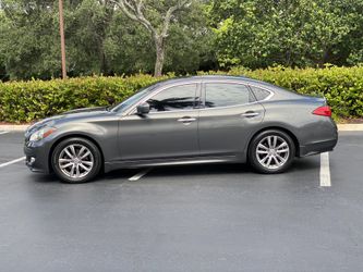 2012 Infiniti M37