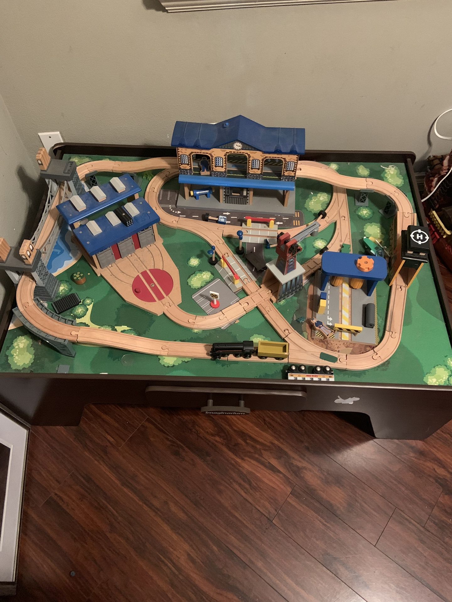 Imaginarium train set table