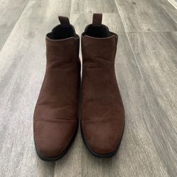 New Chelsea boots men. Size is 8.5 but is like a 9 .  Brand:ASOS .Brown 