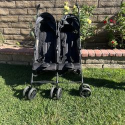 Summer Infant 3Dlite Folding Lightweight Side by Side Double Stroller with 5-Point Safety Harness for Infants and Toddlers, Black
