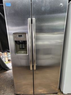 GE Side-By-Side Fridge