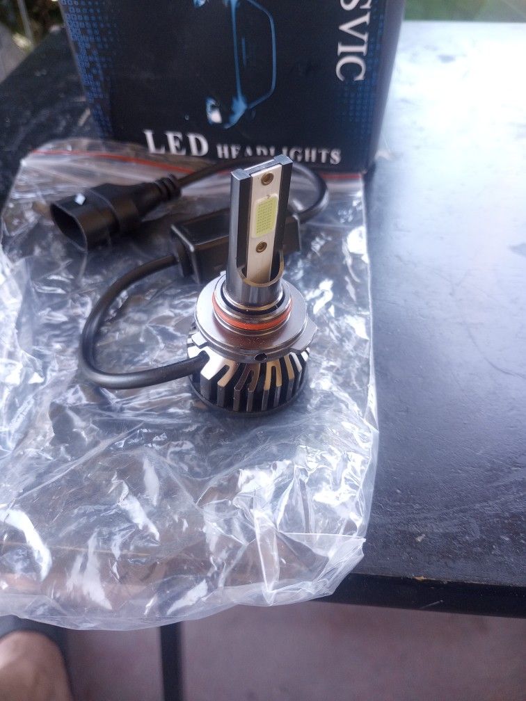 Led Head Light Bulbs.. New ... Visvic...H4