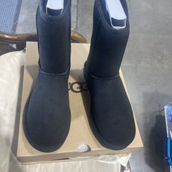 UGG Classic Short lI Size 6 (BLK)