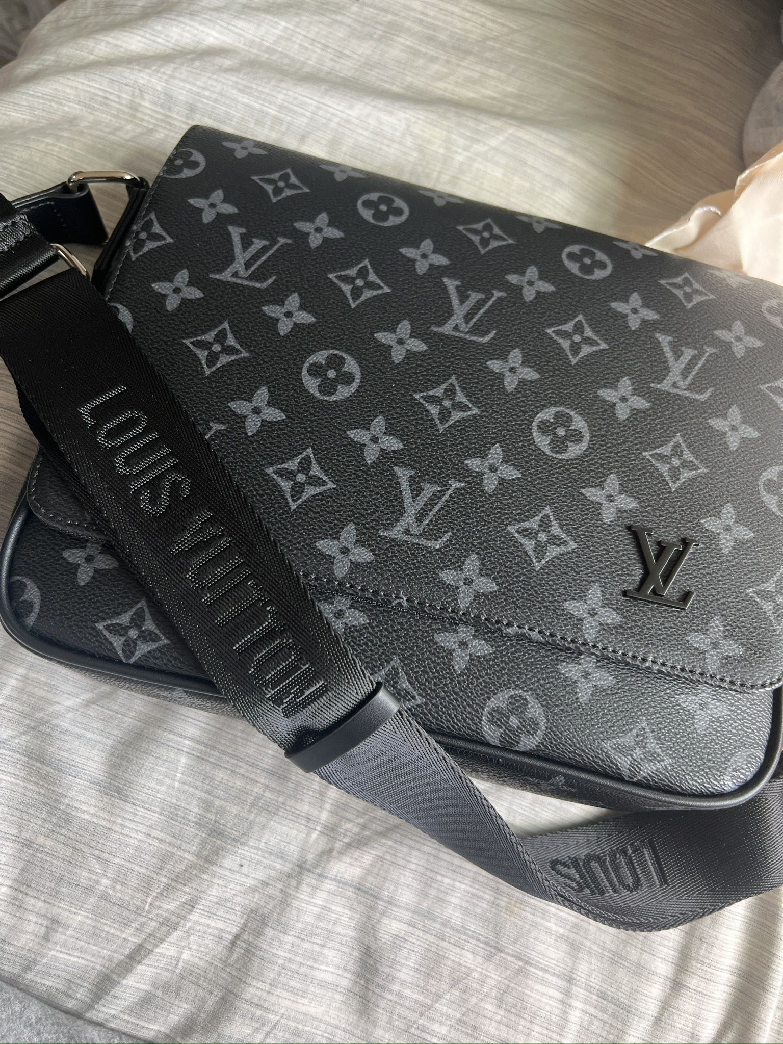 Louis Vuitton Duo Messenger Bag for Sale in San Diego, CA - OfferUp