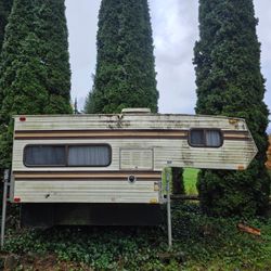 Truck Rv with tittle. 