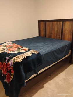 Queen size bed with mattress